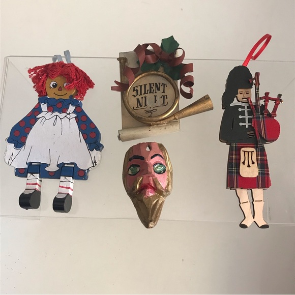 Lot of 7 Vintage Christmas Ornaments Made Of Wood, Metal, Plastic, Felt & Yarn - Picture 3 of 16